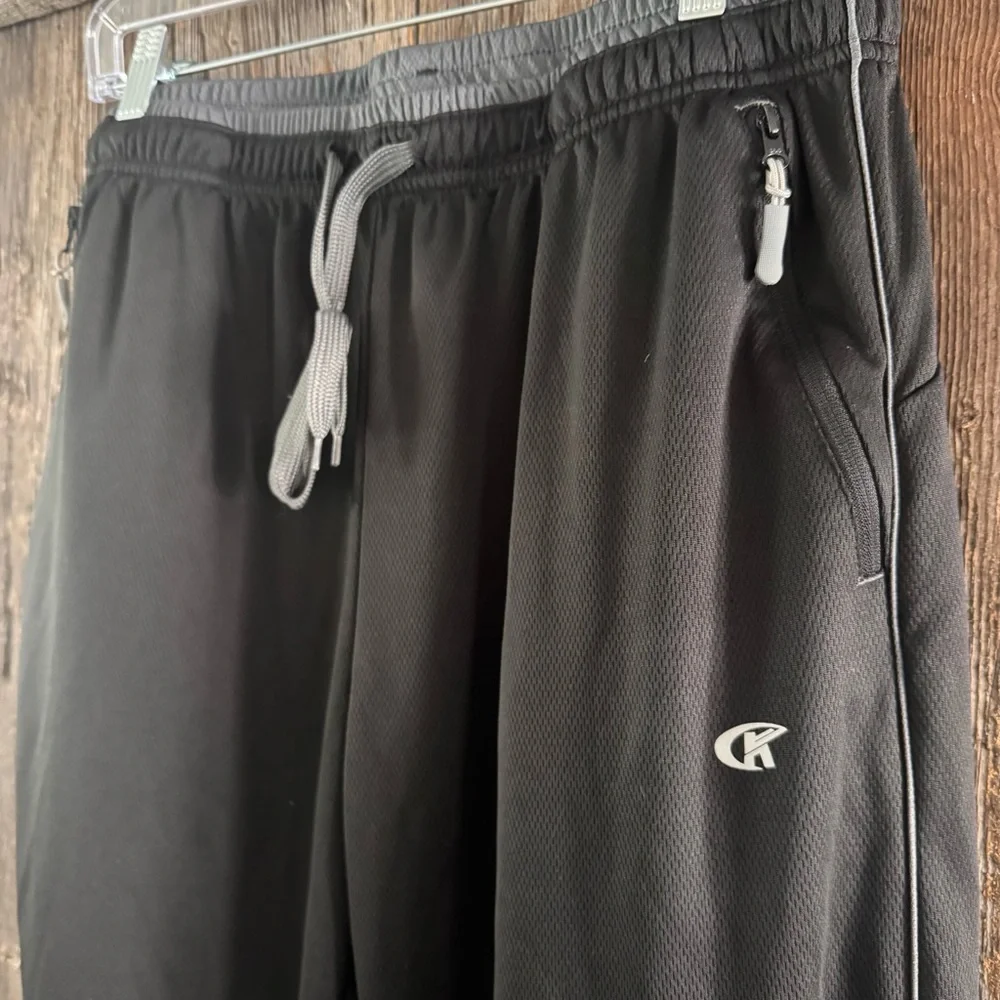 Men's Black Joggers size large zipper pockets